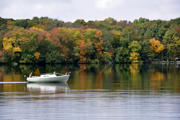 Fall colors on Mossup Pond