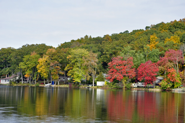 Fall colors on Mossup Pond