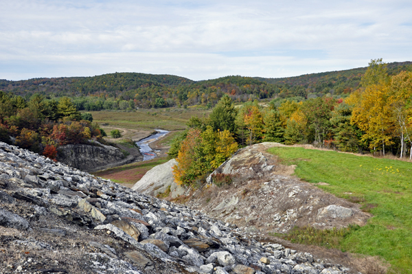 fall colors at Thomaston Dam