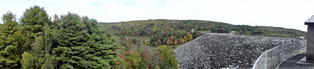 fall colors at Thomaston Dam