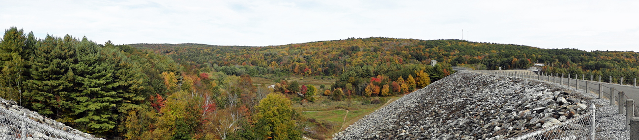 fall colors at Thomaston Dam