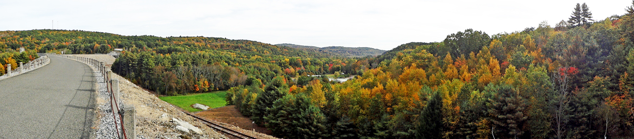 fall colors at Thomaston Dam