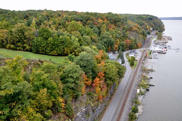 fall foliage and the Hudson River