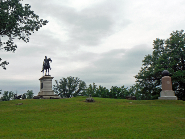 statue