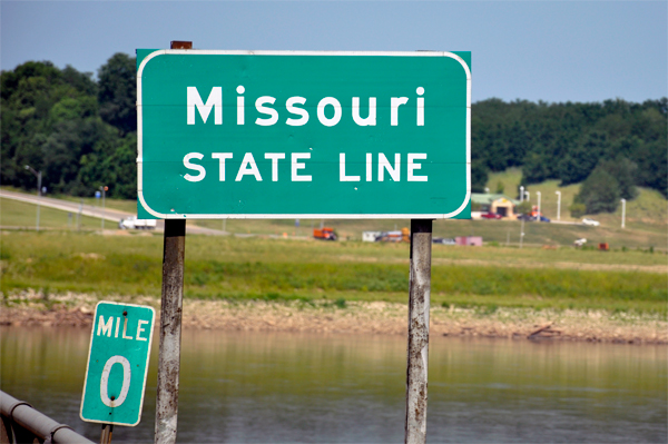 Missouri State line sign