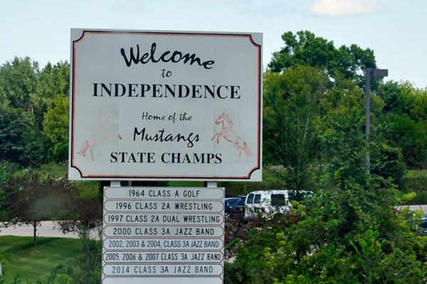 sign: Welcome to Independence Iowa