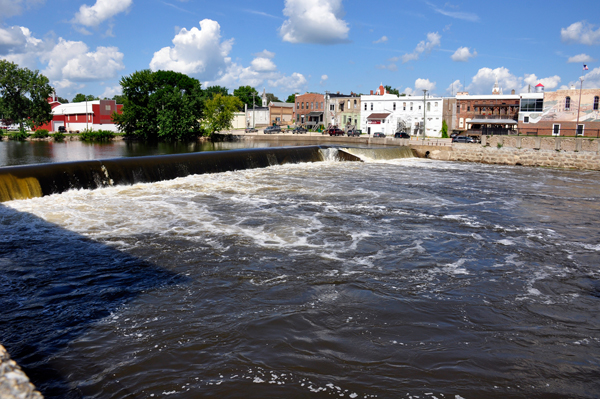 the dam at Wapsipinicon River by Veterans Park.