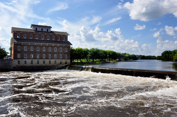 Wapsipinicon Mill Museum and the dam