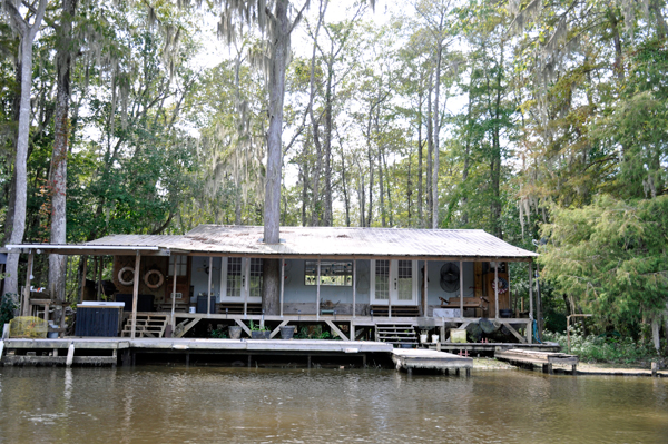 house along the Pearl River