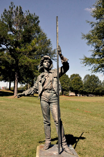 Walter Eisner Park statue