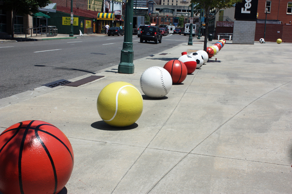 The sidewalk outside the Rock n Soul Museum