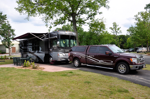 the RV and toad of the two RV Gypsies