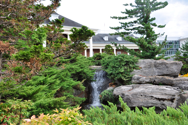 waterfall outside the Gaylord Opryland Hotel