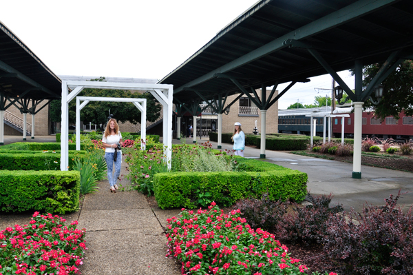 Ilse and Karen at Chattanooga Choo-Choo