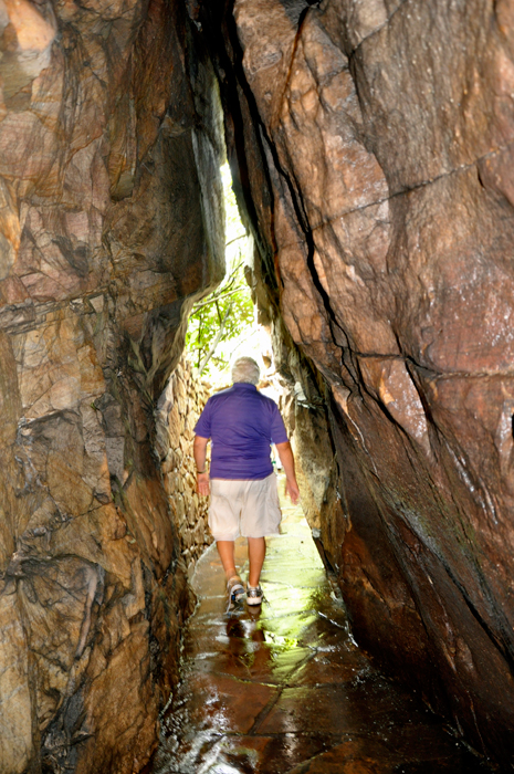 Lee Duquette entering "Under-Cliff Passage" at Rock City