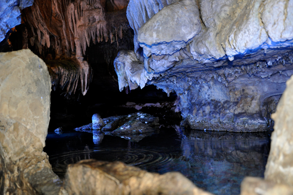 mirror pol waterfall in the cave of Ruby Falls