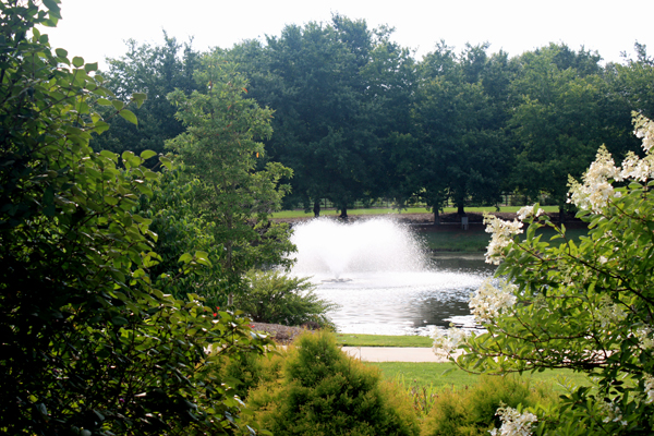 Huntsville Botanical Gardesn water fountain and pond