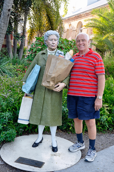 Lee Duiquette and a grocery lady