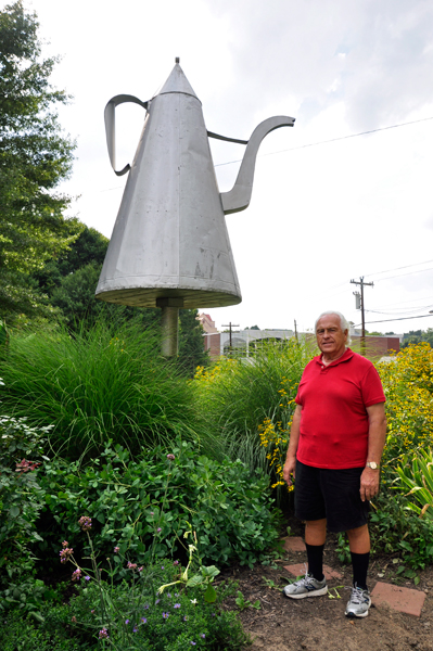 Lee Duquette and The big coffee pot in Winston-Salem, N.C.