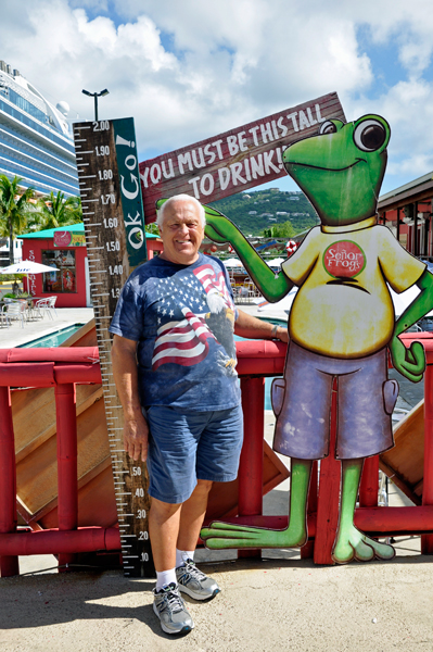 Lee Duquette in front of Sr. Frogs