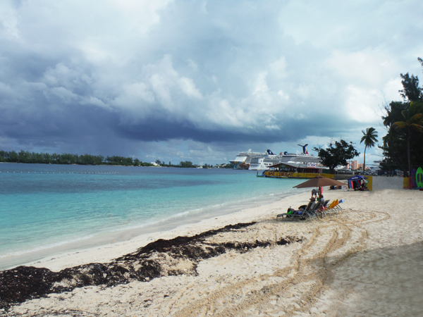 Junkanoo Beach and cruise ships