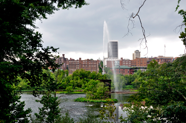 a big jet d'eau over the James River