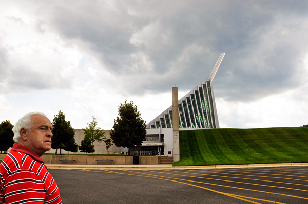 Lee Duquette approaching the National Museum of the Marine Corps