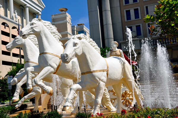 Horse sculptures at in front of Caesars