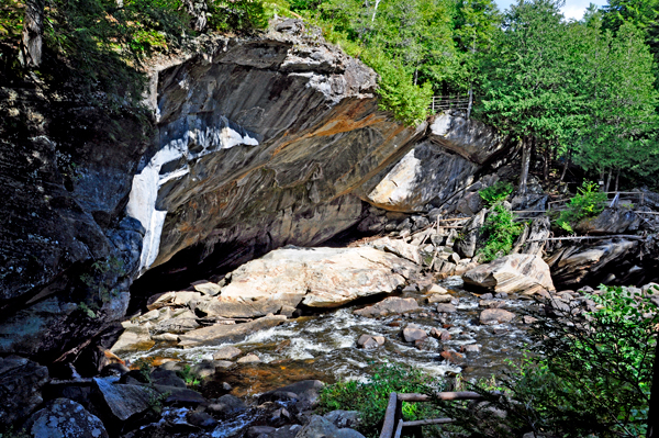 the Natural Stone Bridge