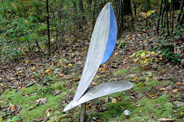 Blue in the face sculpture