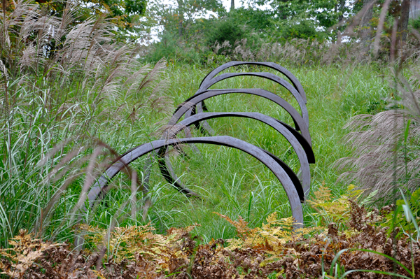 Vertebras sculpture 