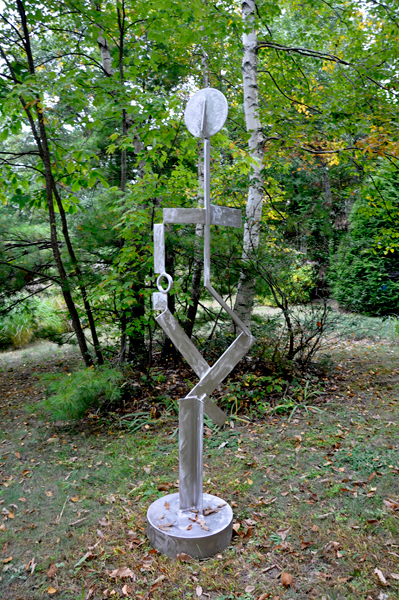 Hey Look Me Over sculpture