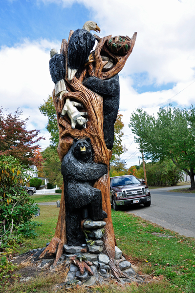 another angle of the sculptured tree