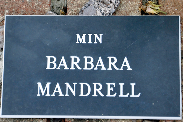 sign: Min Barbara Mandrell