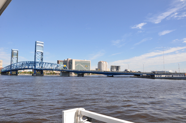 view fromt he water taxi