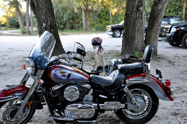 A skeleton in the motorcylc's side-car.