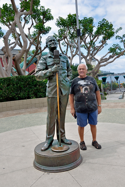 Lee Duquette by Bob Hope's statue