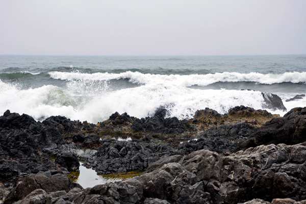 waves crashing