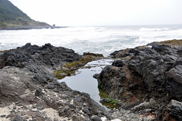 waves crashing