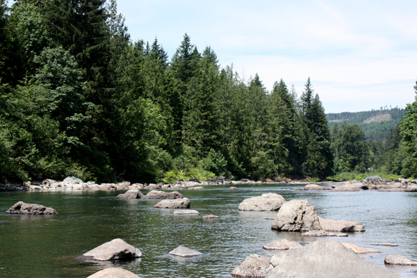 the river at Snoqualmie Falls