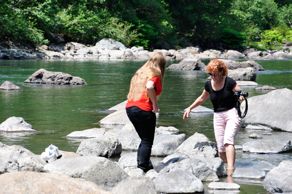 Karen and her sister carefully maneuvering over the rocks.