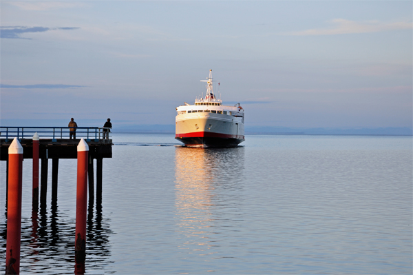 the ferry arriving in the harbor