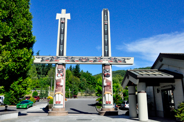 Founding Fathers totem poles