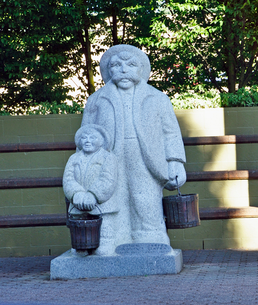 statue