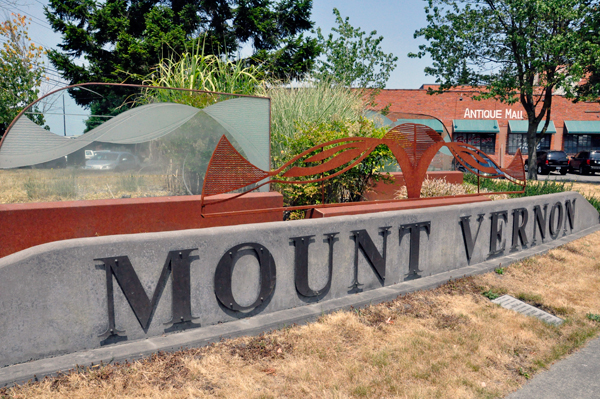 Mount Vernon wall and art