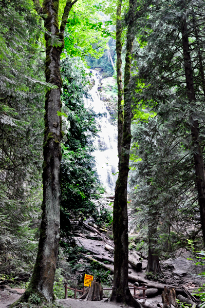 hazardous area sign and Bridal Veil Falls