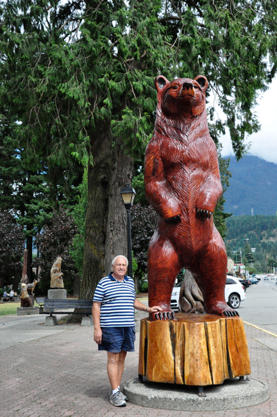 Lee Duquette and a bear carving in Hope