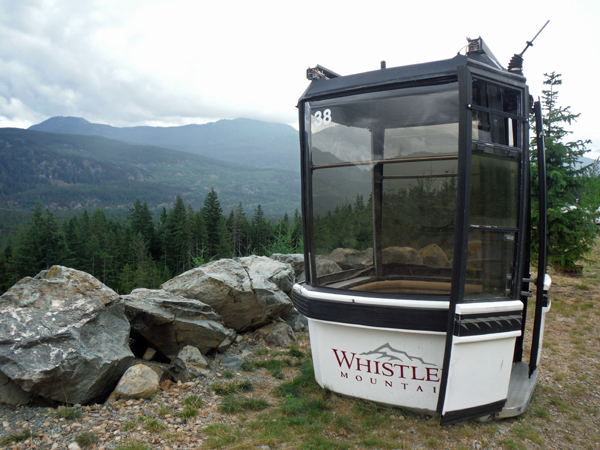 gondola at the edge of the cliff