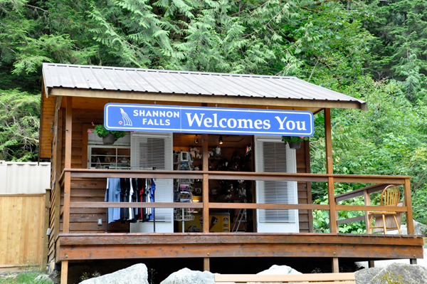 gift shop at Shannon Falls