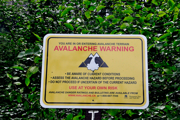 avalanche warning sign